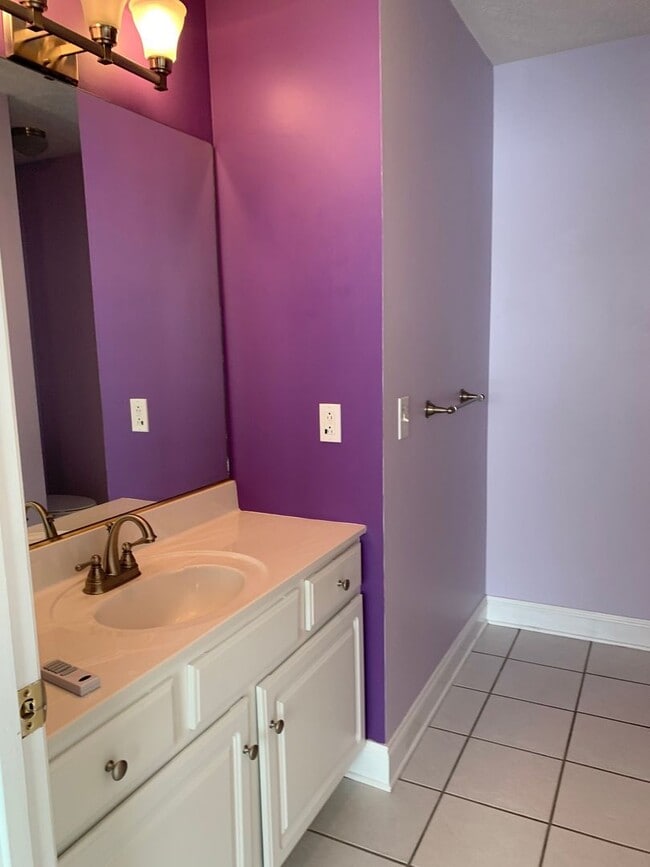 Building Photo - 330 Pin Oak Dr NW