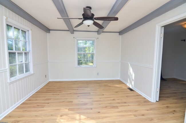 Building Photo - Quaint Charlotte Park Home