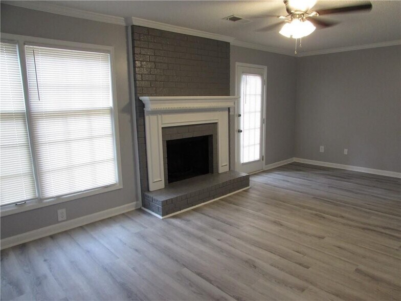 Building Photo - 1774 Twin Brooks Dr SE