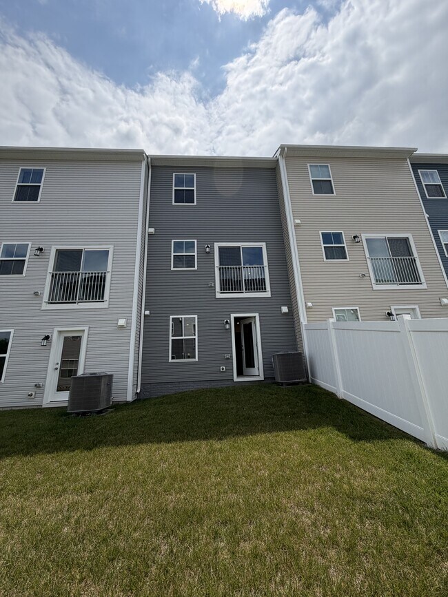 Building Photo - 18 Ironwood Ct
