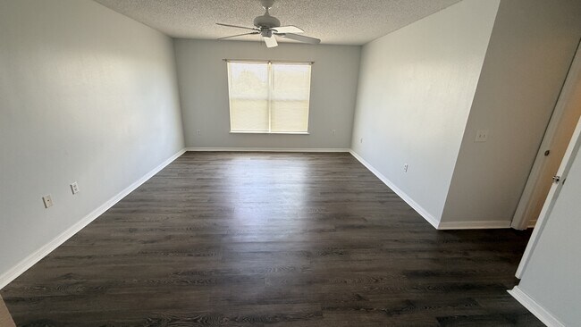 Building Photo - 5002 Strada Dr