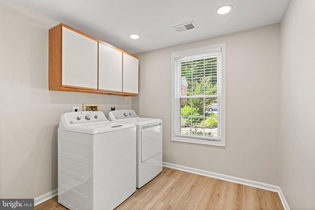Building Photo - 7867 Wintercress Ln