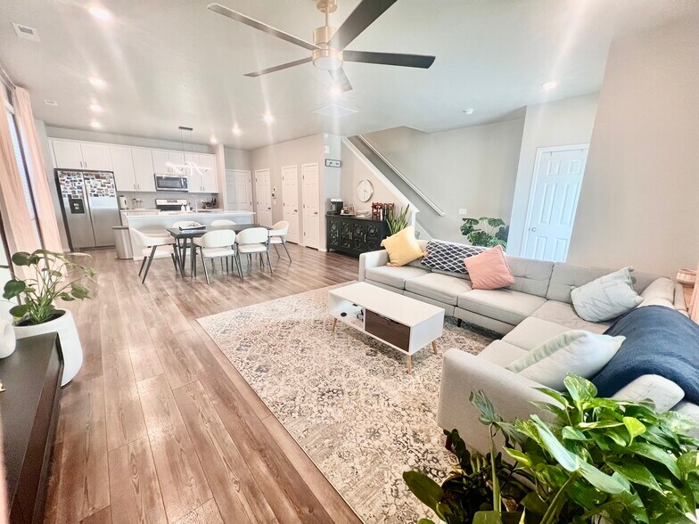 Building Photo - 12248 Dairy St