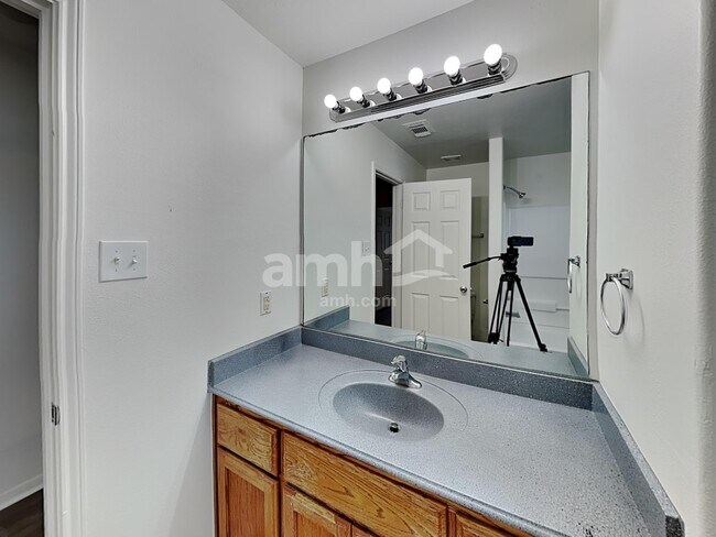 Building Photo - 823 Seaborne Meadow Dr