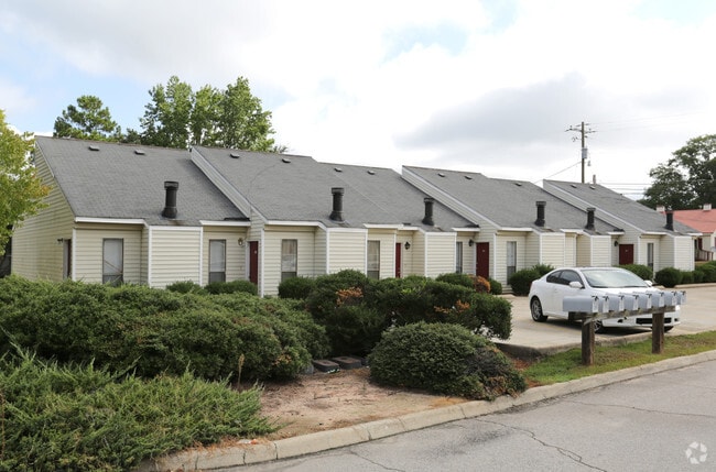 Primary Photo - Commerce Square Apartments