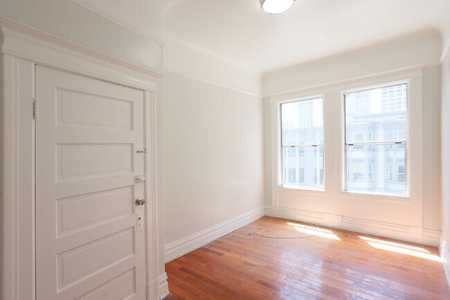 Building Photo - 776 Pine St