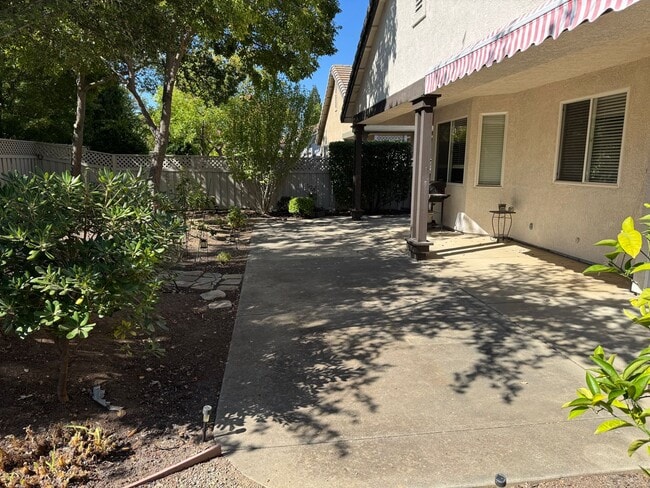 Building Photo - Cute home in Sun City Roseville 55+ community
