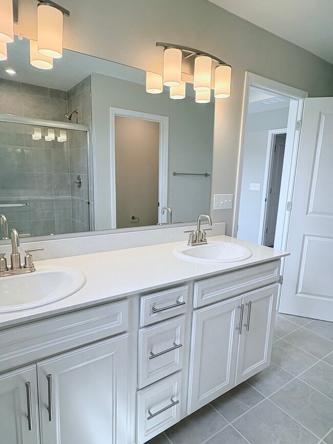 Building Photo - Charming 3 beds 3 baths in New Albany!