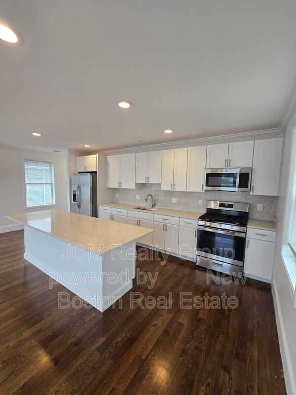 Building Photo - 375 Crescent Ave