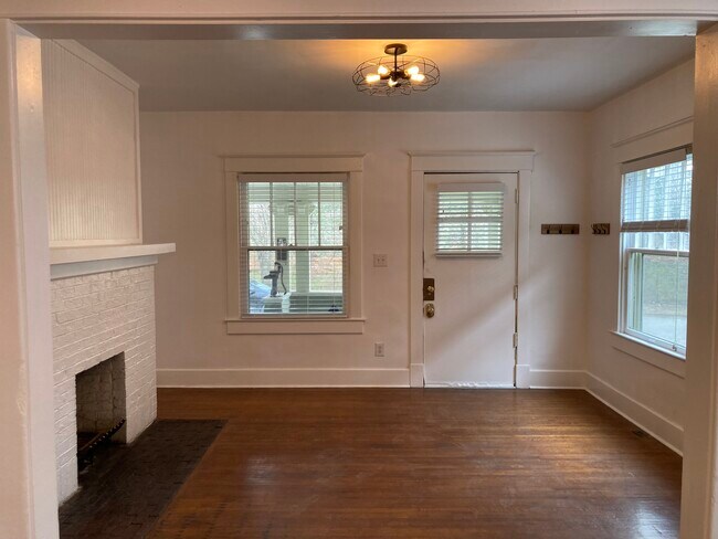 Building Photo - 328 E 12th St