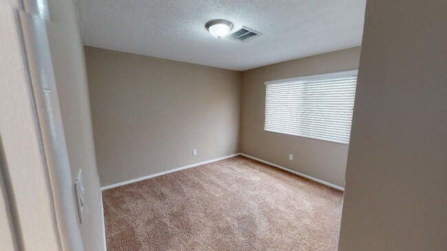 Building Photo - Coming Soon! Awesome 4/2 Single Story home in the heart of Loma Linda for Lease!