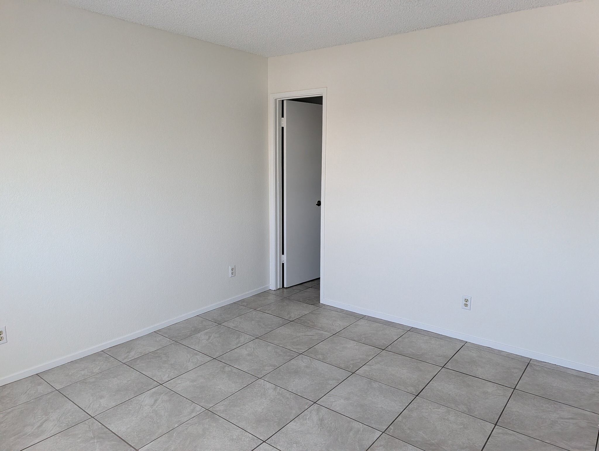 Building Photo - 841 Avenue A