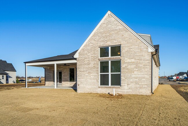 Building Photo - Stunning Open Concept in Torrey Lakes!