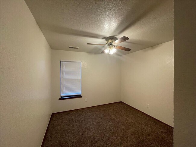 Building Photo - 621 Gyrfalcon Dr