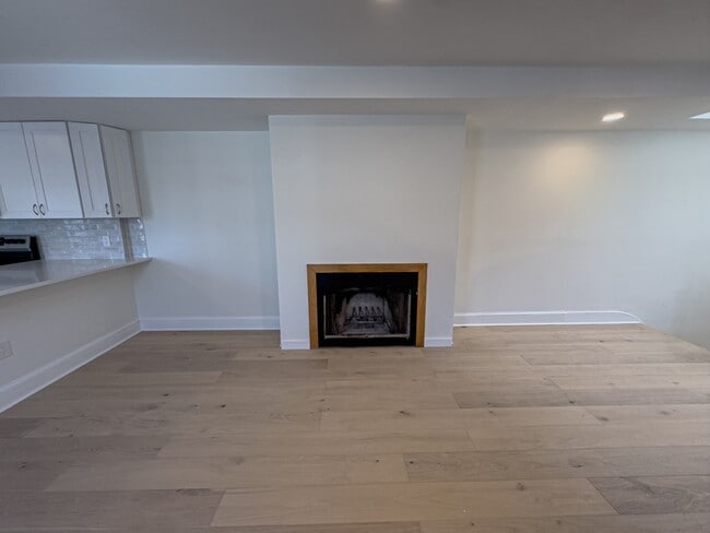 Building Photo - 1919 Mt Vernon St