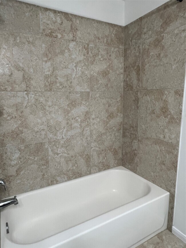 Building Photo - 99 Fordland Estate Dr