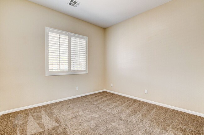 Building Photo - 4 Bedroom Single Story in Mountains Edge