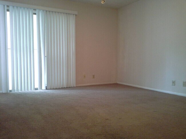 Building Photo - 4002 Glenrock Dr