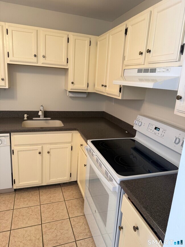 Building Photo - 2306 Cromwell Hills Dr