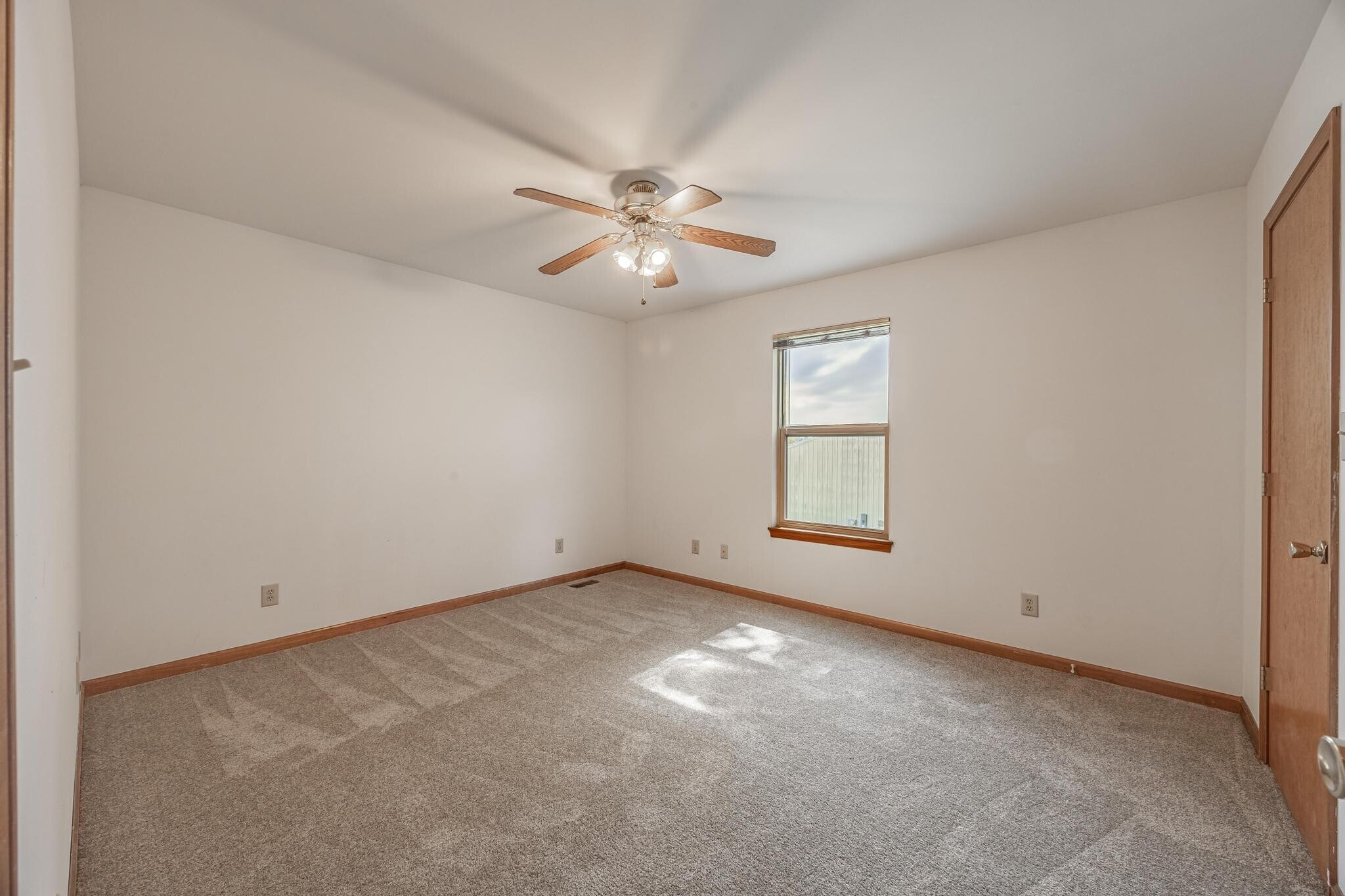 Building Photo - 10896 Oak Blvd