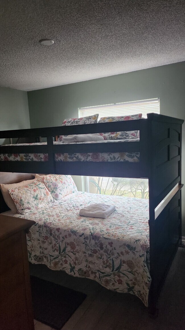 2nd Bedroom - 5014 Gainsville Dr