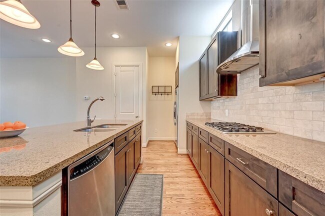 Building Photo - 5211 Eigel St