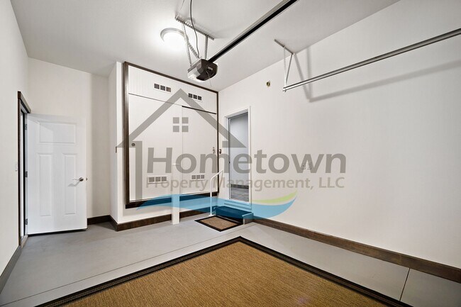 Building Photo - 3 Bedroom 2 Bathroom Home with Attached 3 Car Garage Available in Coeur d'Alene!