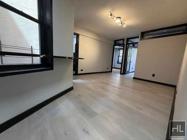 Building Photo - 340 E 58th St