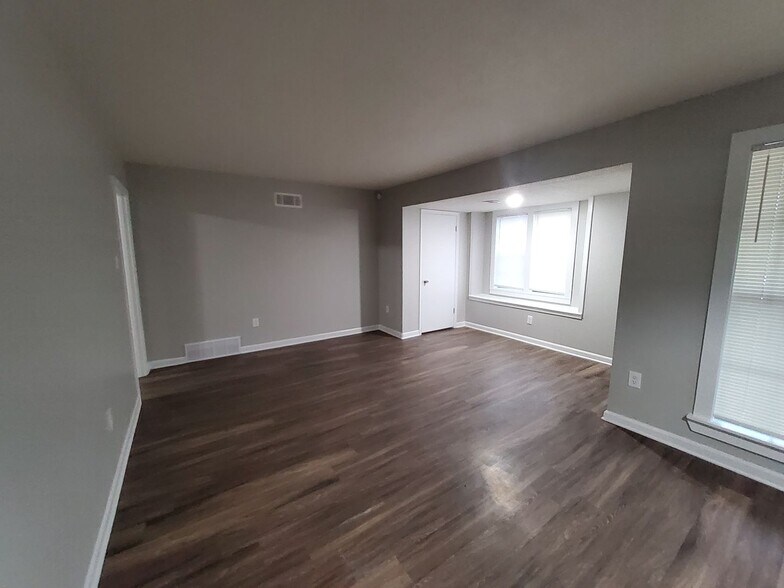 Building Photo - 3979 Longsneck Ave