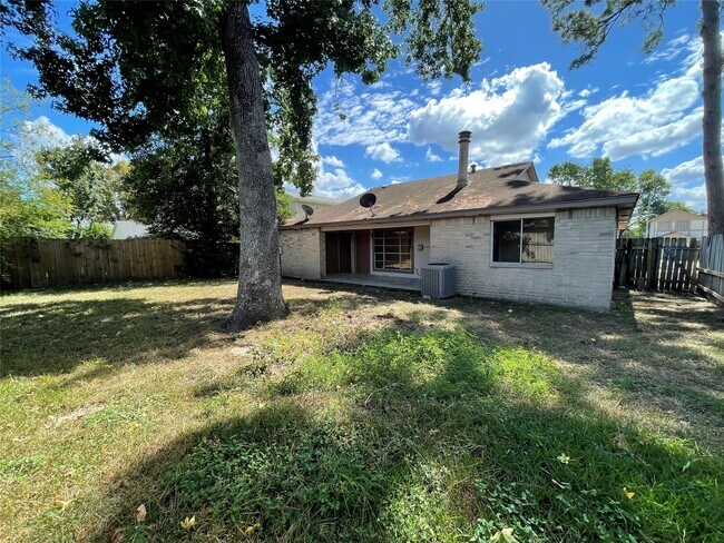 Building Photo - 11019 Almond Grove