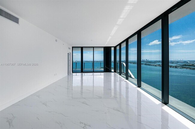 Building Photo - 700 NE 24th St