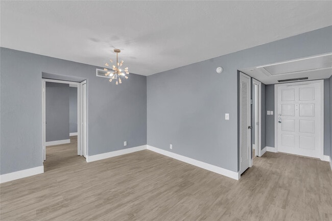 Building Photo - 3001 S Course Dr