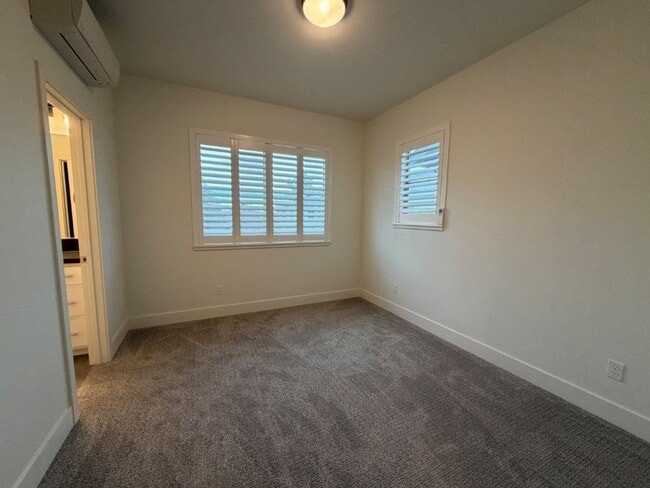 Building Photo - Loft home in downtown Woodland with SOLAR!!