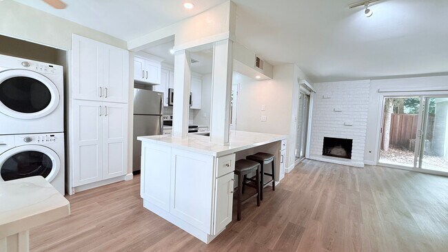 Building Photo - 1065 San Ramon Valley Blvd