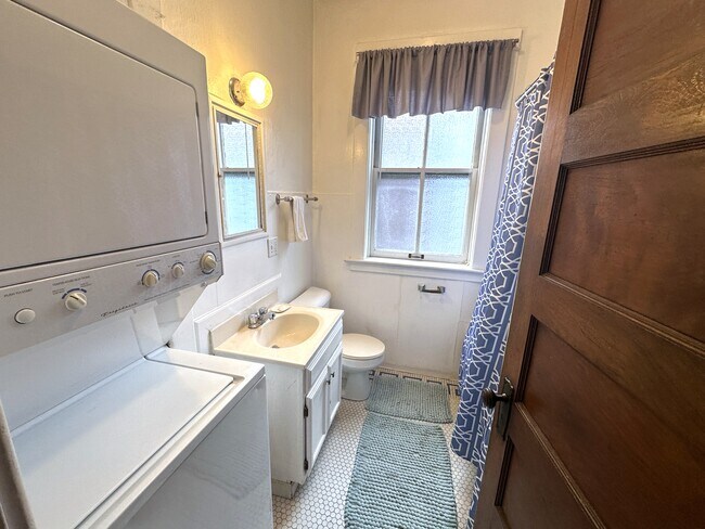 Bathroom with bathtub/shower - 3016 Victor St
