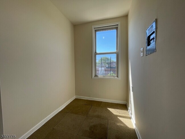 Building Photo - 115 Park Ave