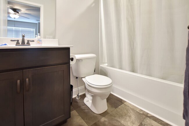 Building Photo - Pet Friendly Two Bedroom!