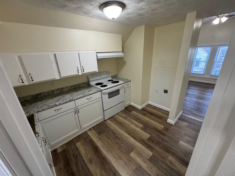 Building Photo - 456 Haverhill St