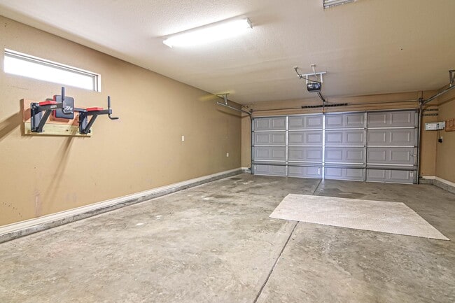 Building Photo - 5811 Oak Creek Drive
