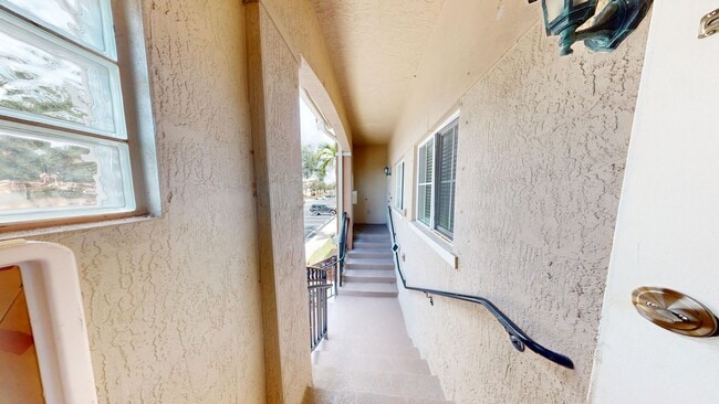 Building Photo - 2BD/2BA Condo in Briar Bay!