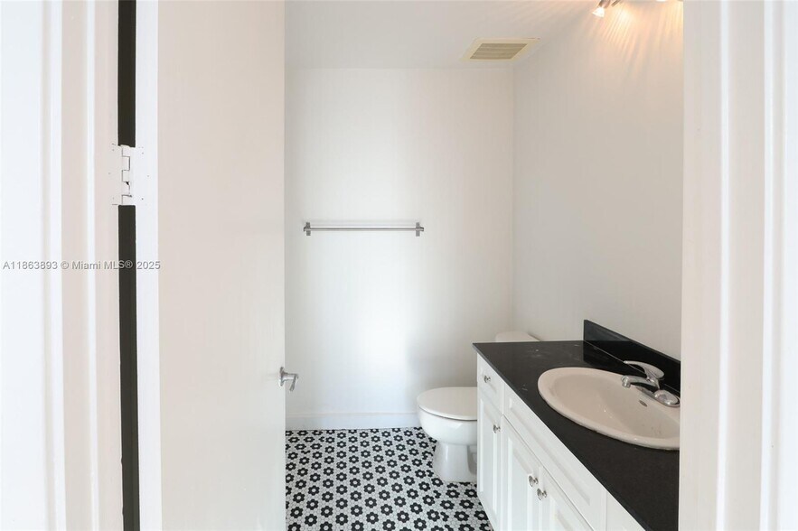 Building Photo - 2200 NE 4th Ave