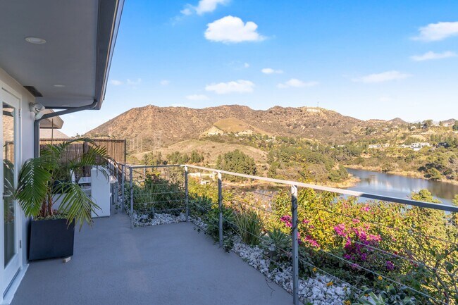 Building Photo - 2900 Lakeridge Dr