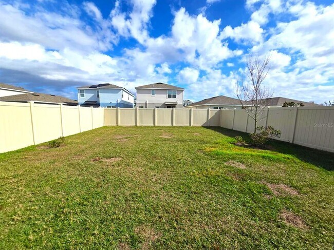 Building Photo - 10682 Old Sycamore Lp