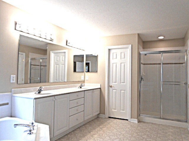 Building Photo - 6185 Champions Dr