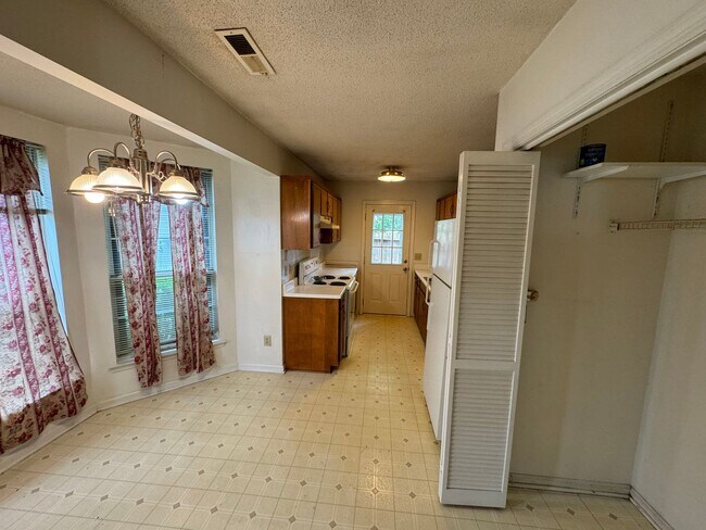 Building Photo - 3058 Casa Dr