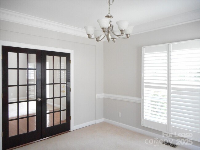 Building Photo - 11017 Valley Spring Dr