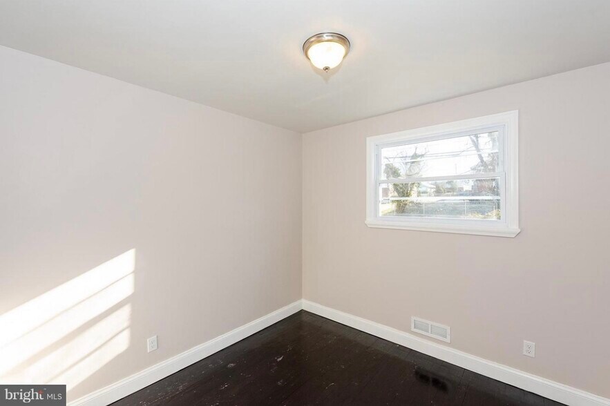 Bedroom 3 - 3327 Essex Rd