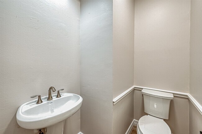 Building Photo - 18 Turtle Creek Manor