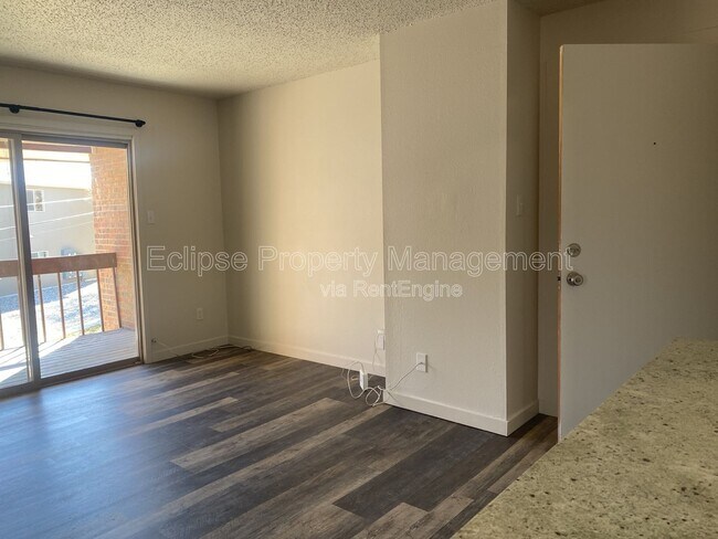 Building Photo - 512 Bell Ct