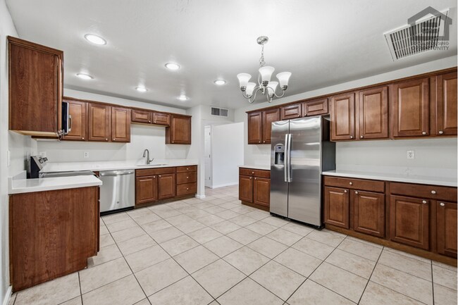 Building Photo - 4Bed/2Bath House at 35th Ave/Cactus! Ready for Immediate Move-In! -- NO HOA! FULLY REMODELED!